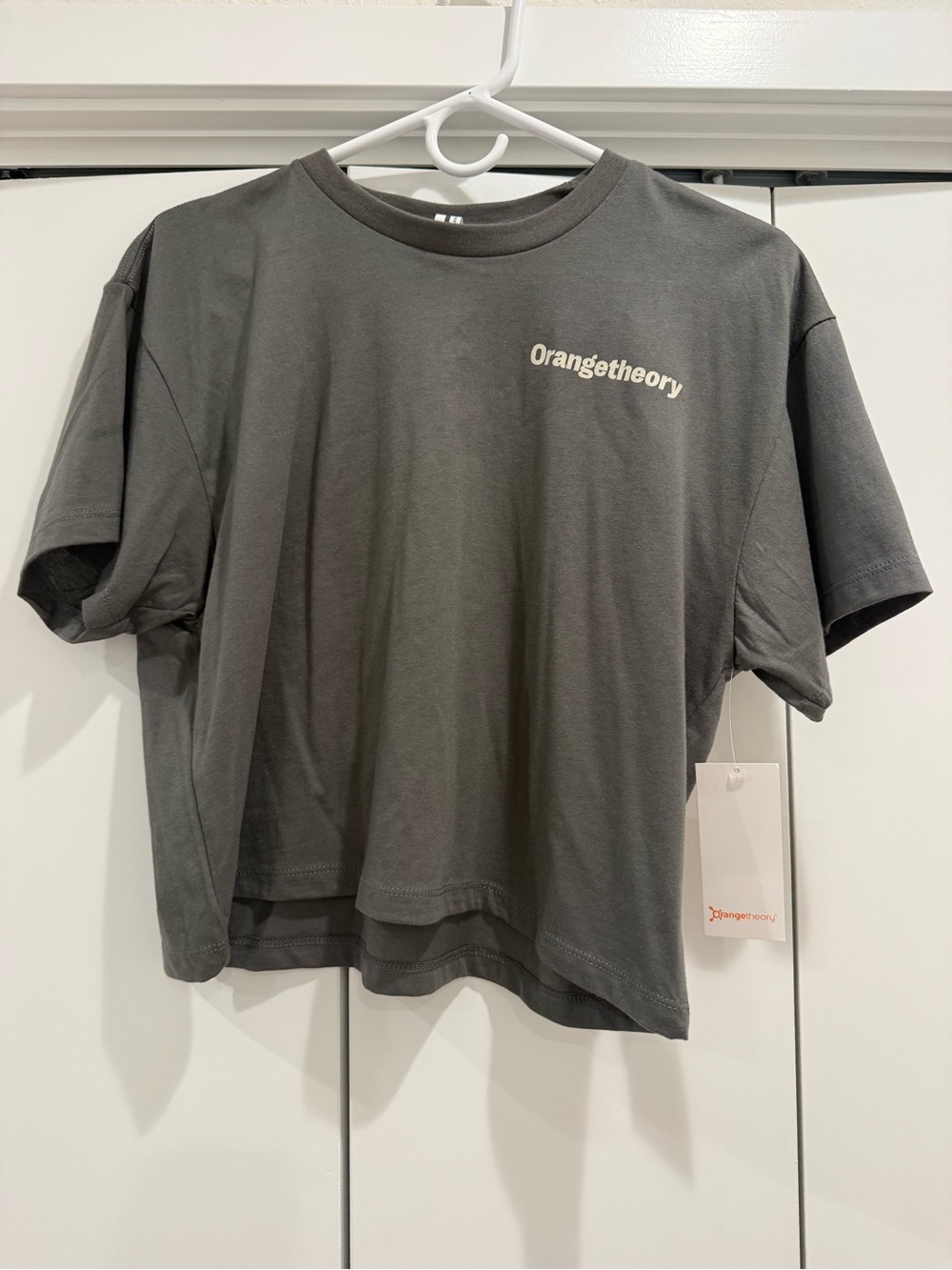 NWT: Orangetheory Cropped Short-Sleeve Crewneck T-Shirt - Charcoal